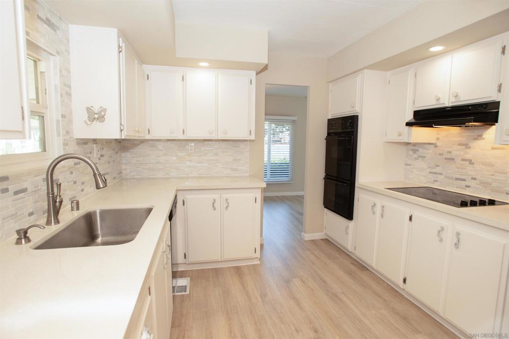 8975 Lawrence Welk Dr 52