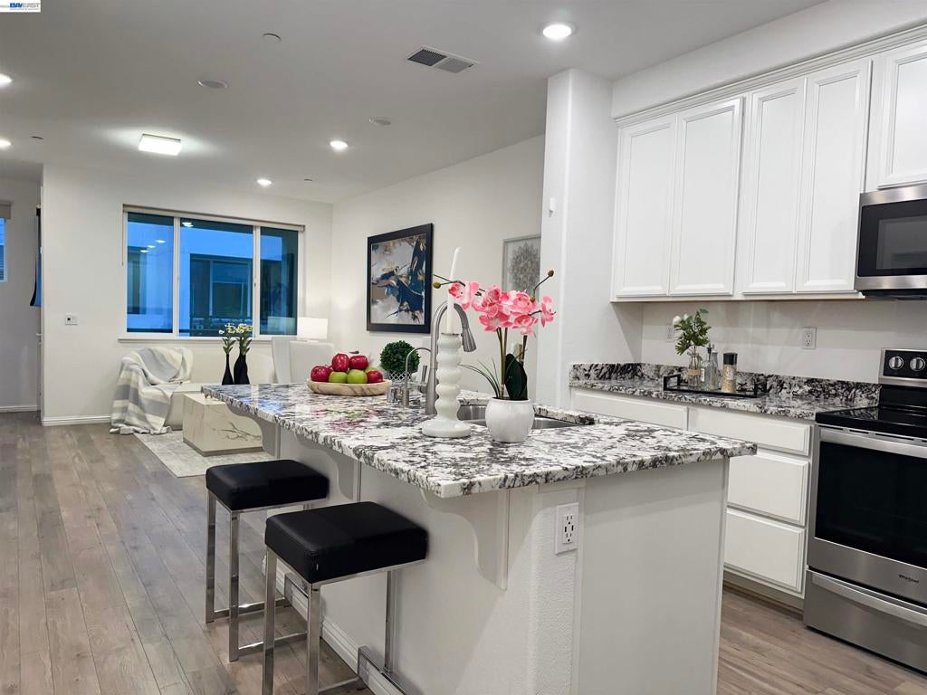 600 Apricot Way