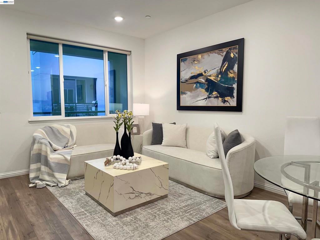 600 Apricot Way