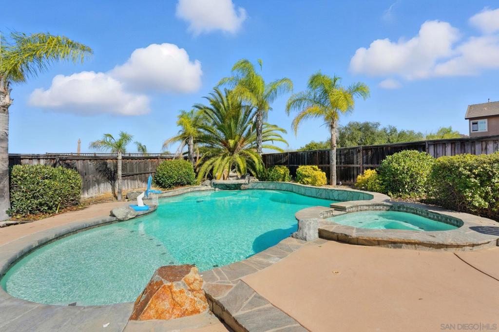 38200 Camarada Ln