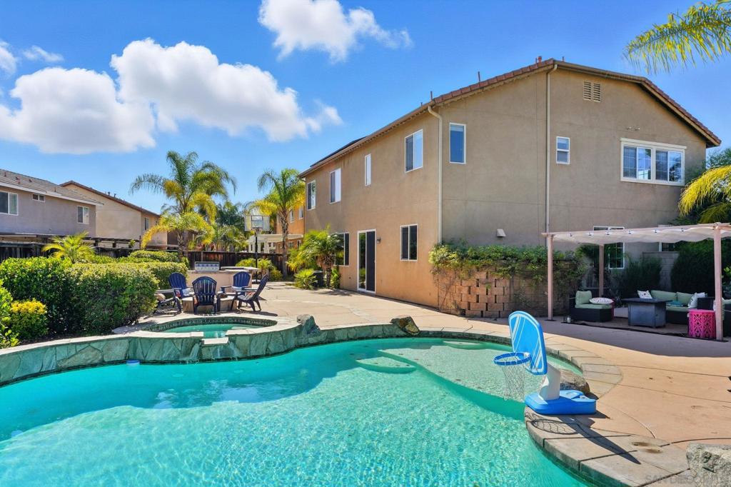 38200 Camarada Ln