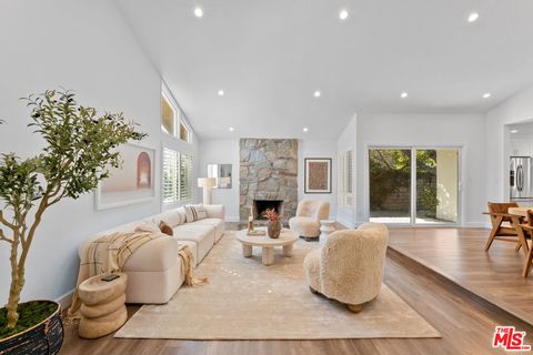 Photo of 18931 Granada Circle, Porter Ranch, CA 91326 (MLS # 25615353)