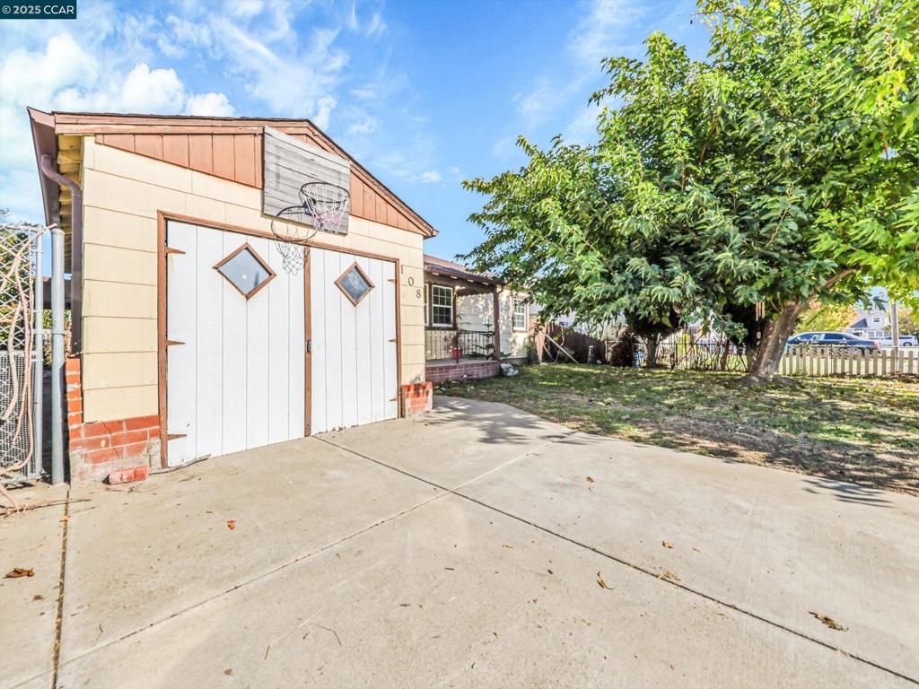 Photo of 108 Revere St St, Vallejo, CA 94591 (MLS # 41117017)