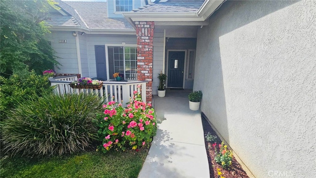2559 E Fallbrook