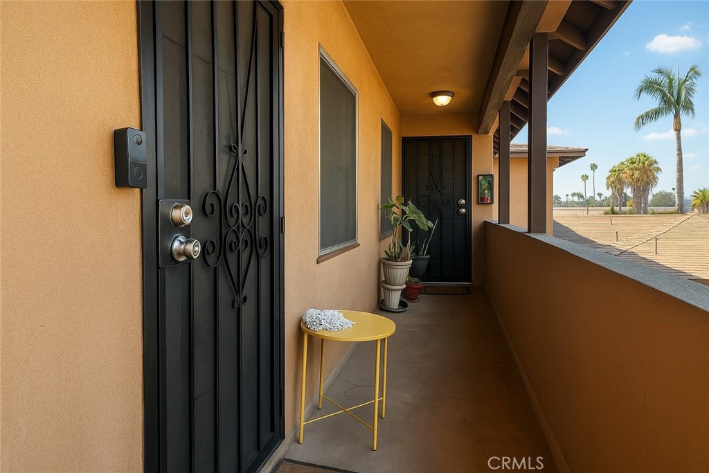 1136 W Broadway