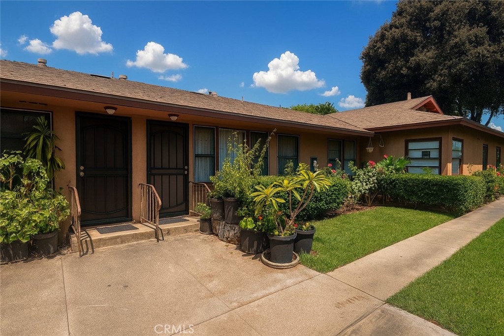 1136 W Broadway