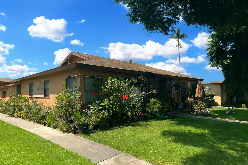 This is a well-maintained 6-unit apartment complex in the heart of Anaheim. The property features a desirable unit mix of (2) spacious two bedroom/one bathroom units and (4) one bedroom/one bathroom units, totaling 4,469 rentable square feet. Tenants benefit from convenient amenities including an on-site laundry facility, five private garages, and one open parking space.
Located in a strong rental market with close proximity to major employment centers, schools, and freeways, this asset offers investors stable income, long-term appreciation potential and the ability to further enhance value through rental growth. Anaheim’s robust tenant demand and investor-friendly fundamentals make this an ideal addition to any multifamily portfolio.