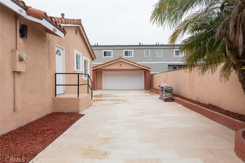 14425 Prairie Avenue