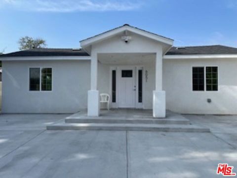Photo of 6051 Colfax Avenue, North Hollywood, CA 91606 (MLS # 25609513) Photo of 6051 Colfax Avenue, North Hollywood, CA 91606 (MLS # 25609513)