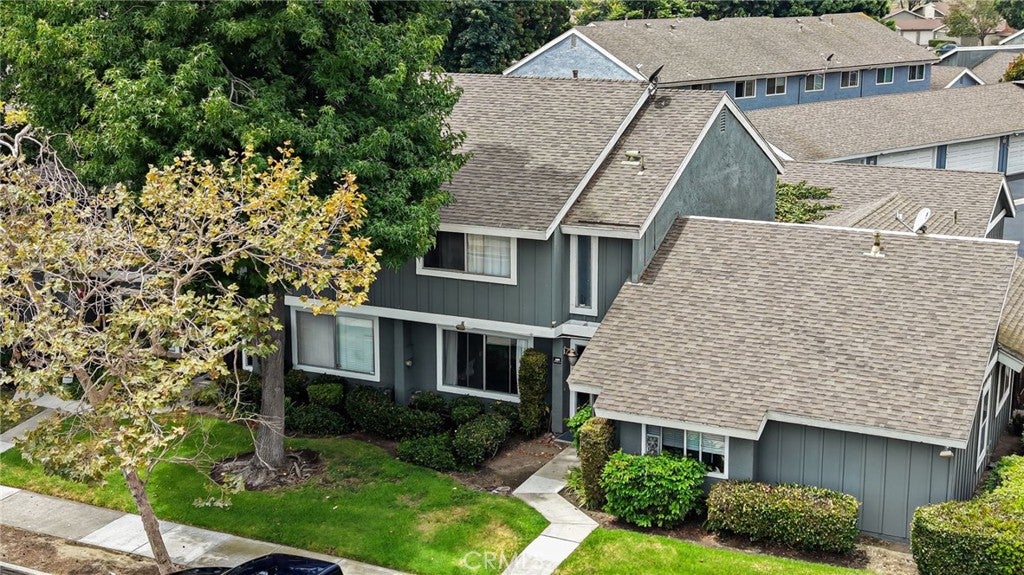 209 Fredricks AVE