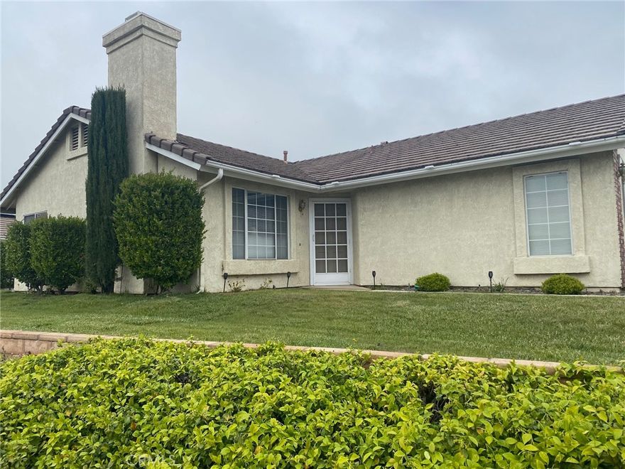What an amazing active 55+ gated community to live in! Where can you get FREE golf for You and Your guests? Here at HSCC!! This 3 bedroom home has updated flooring, paint, kitchen counter tops, appliances. The gas range, microwave, dishwasher, disposal, water heater all less than 2 years old. The living room is cozy with a gas fireplace and vaulted ceilings. Formal dining room and breakfast nook just off of the kitchen. The master bedroom has access to an enclosed patio (approximately 300 sq.ft.) which is not included in the square footage. Laundry is available inside. House is on a quiet cul-de-sac. An emergency panel and outlet for power outages, runs the whole house on natural gas (generator not included). Did I mention this community features FREE golf for You and Your guests. Low HOA $230. gives many activities to enjoy, Golf club events, daily activities, water aerobics, pickle ball, Yoga, bingo, cards, pool tables, swimming pool and spa...and much more.  DON'T MISS OUT ON THIS BEAUTIFUL HOME!