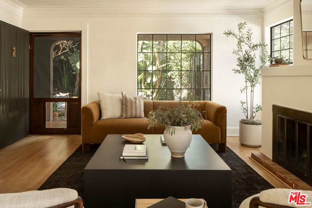 Photo of 1518 N Stanley Avenue, Los Angeles, CA 90046 (MLS # 26634387)