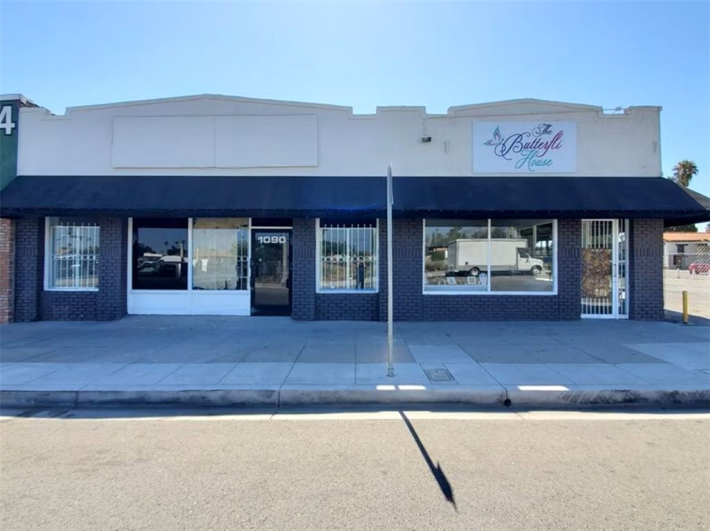 FOR SALE: Auto/Retail Building with Private Yard on a Corner with Street Frontage. (3) Three Separate Units, (2) Two units in the front, and (1) One unit in the Back. The Front building was Completely Remodeled in 2020. All New: Roof, Restrooms, Windows, Plumbing, Electrical, Lighting, HVAC, Paint, Doors, and Tenants. Propety is Fenced and Gated.............................................. Try Priced at a 6.00-6.3 CAP Rate.
