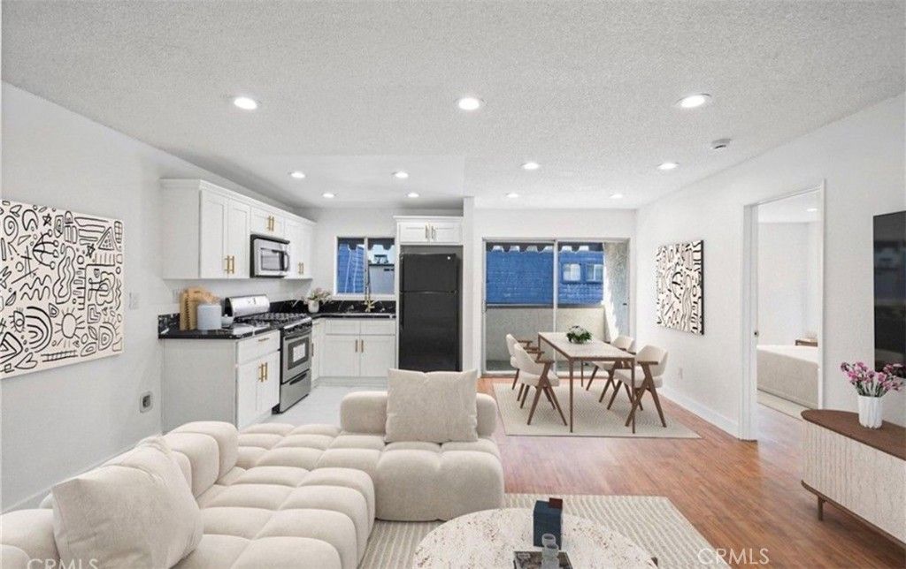 Photo of 18530 Hatteras Street #333, Tarzana, CA 91356 (MLS # SR25247956)