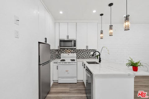 Tiny photo for 1440 VETERAN Avenue #217, Los Angeles, CA 90024 (MLS # 26870717)