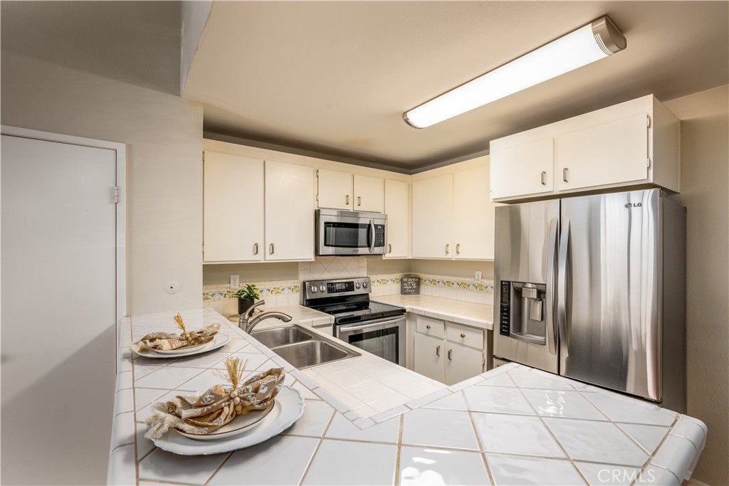Peachland Condos (PCHC) - Residential