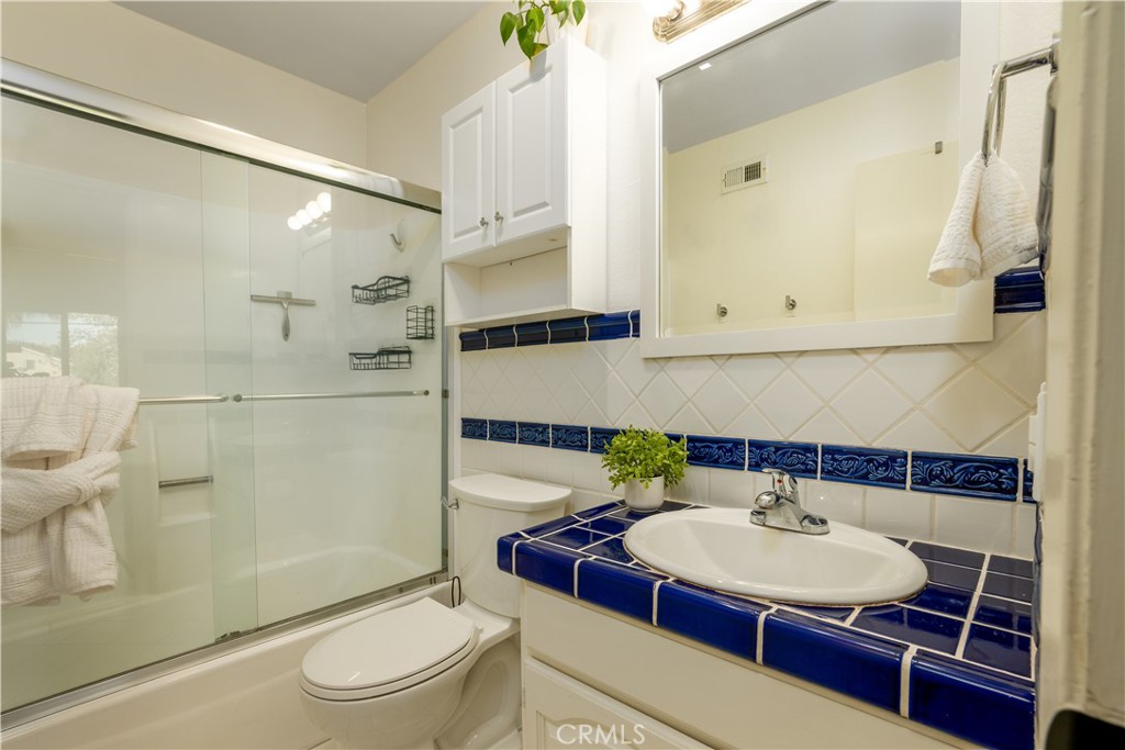 Peachland Condos (PCHC) - Residential