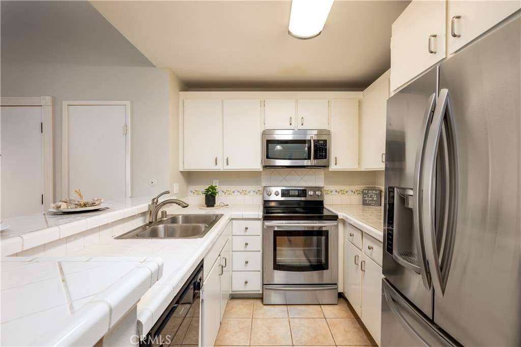 Peachland Condos (PCHC) - Residential