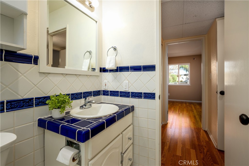 Peachland Condos (PCHC) - Residential