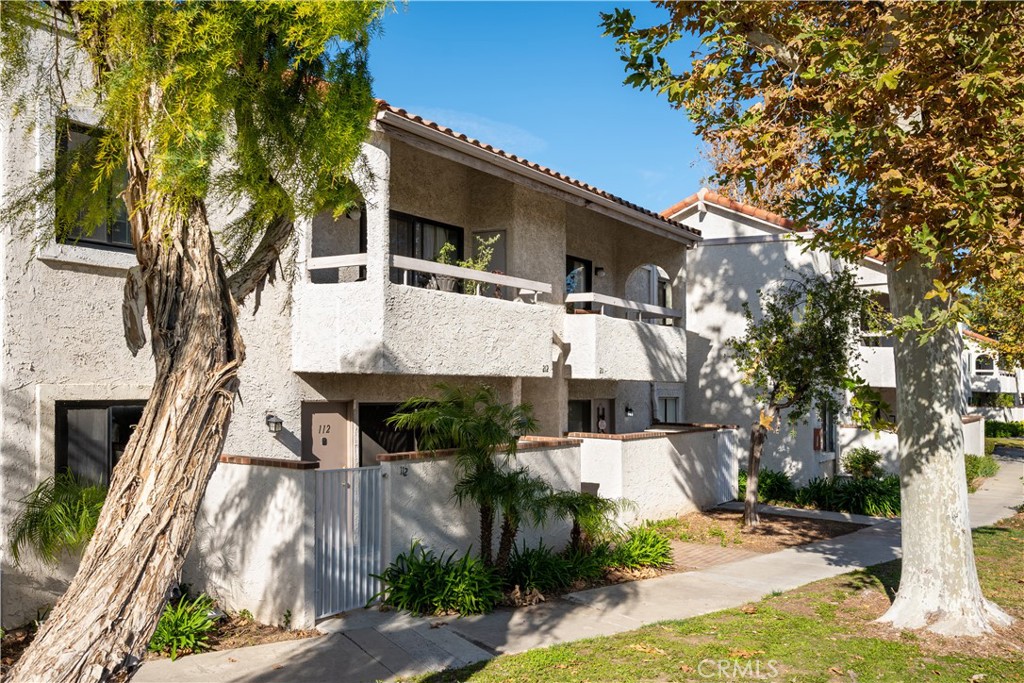 Peachland Condos (PCHC) - Residential