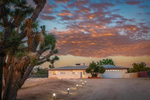 Photo of 7607 Lucerne Vista Avenue, Yucca Valley, CA 92284 (MLS # 219140491DA)