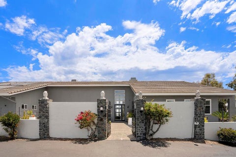 Photo of 28455 Meadow Mesa LN, Escondido, CA 92026 (MLS # 260015597SD)