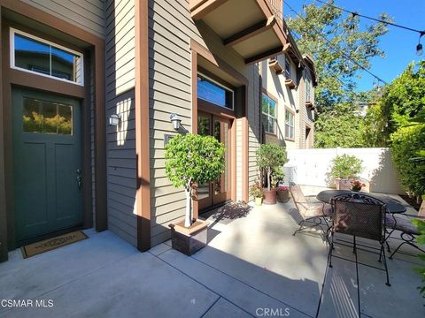 Photo of 722 Tennis Club LN, Thousand Oaks, CA 91360 (MLS # SR26099310)