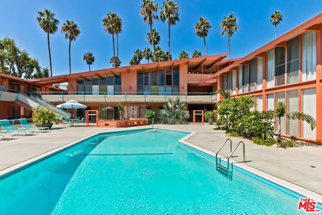 Photo of 1400 N Hayworth Avenue #11, West Hollywood, CA 90046 (MLS # 26986853)