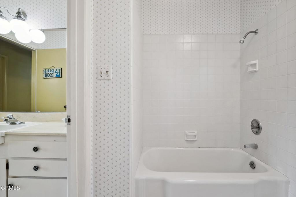 Lynbrook 6 - 1336 - Residential