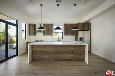 Photo of 2651 1/4 Vineyard Avenue, Los Angeles, CA 90016 (MLS # 26657115)