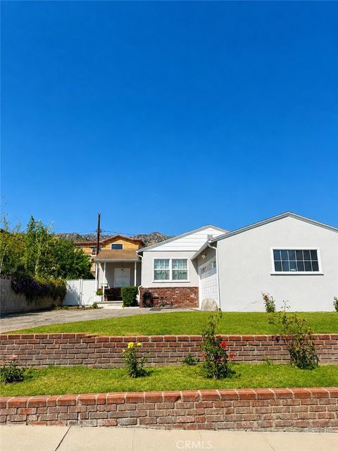 Photo of 2618 N 6th Street, Burbank, CA 91504 (MLS # SR26102075)