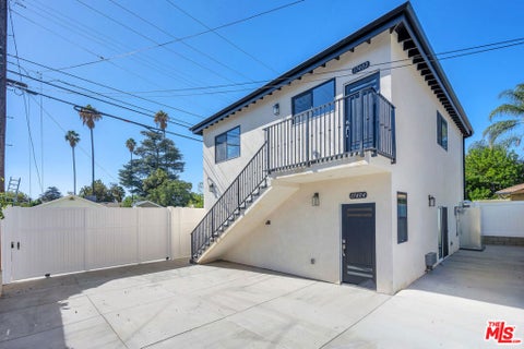 Photo of 17404 Cantlay Street, Van Nuys, CA 91406 (MLS # 26997105)