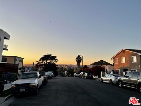 Photo of 4702 W 17th Street #4, Los Angeles, CA 90019 (MLS # 24464479)