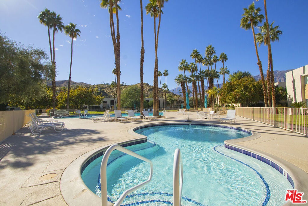 501 Desert Lakes Circle