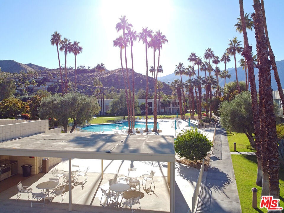 501 Desert Lakes Circle