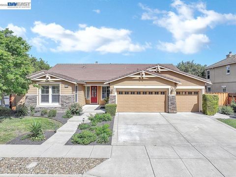 Photo of 1621 Antica Dr, Brentwood, CA 94513 (MLS # 41128792)