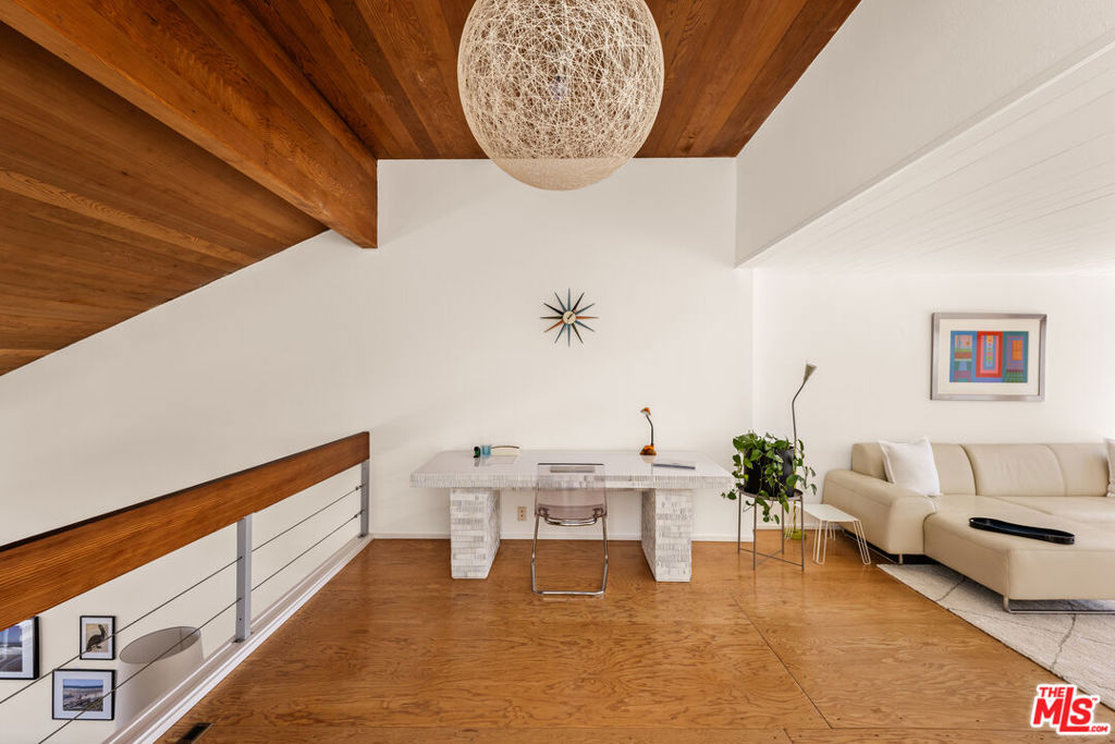 6624 Vista Del Mar