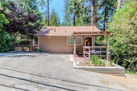 Photo of 23716 Shady Ln, Crestline, CA 92325 (MLS # CV26154979)