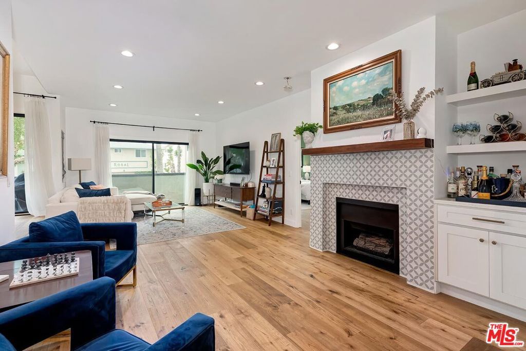 Photo of 1131 12th Street #101, Santa Monica, CA 90403 (MLS # 25591031)