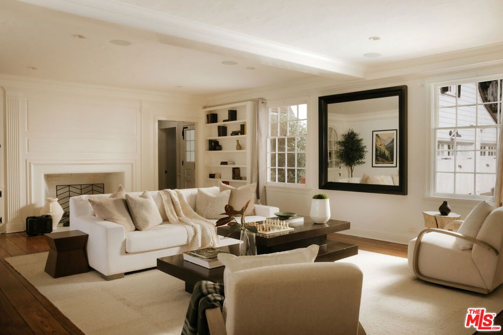 Photo of 11630 Bellagio Road, Los Angeles, CA 90049 (MLS # 25624201)