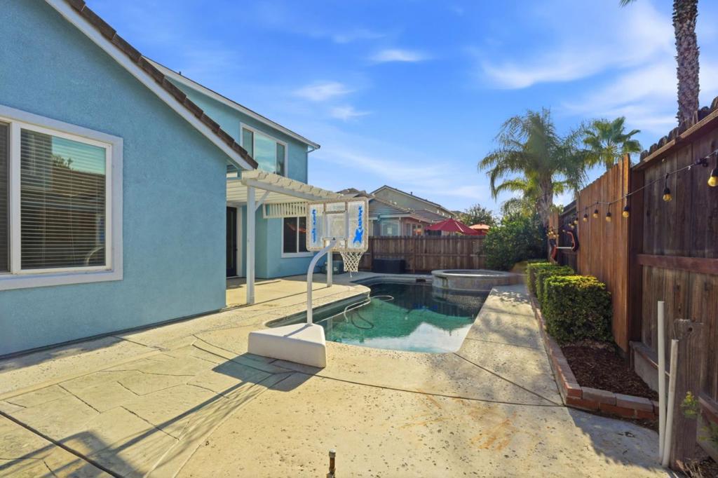 1951 Trail Way