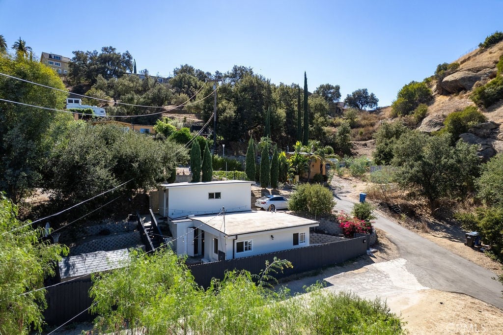 1068 Loma Lane