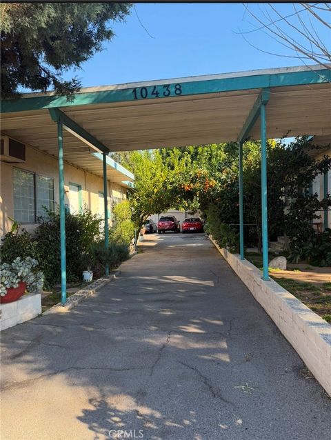 10438 Scoville Sunland CA 91040
