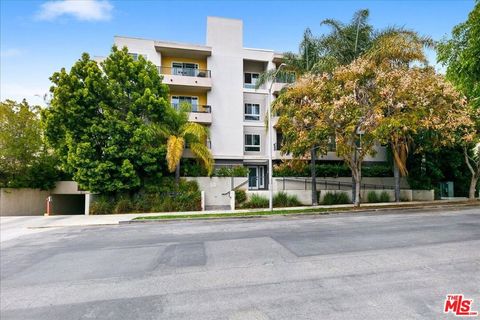 Photo of 11115 Acama Street #107, North Hollywood, CA 91602 (MLS # 26846001)