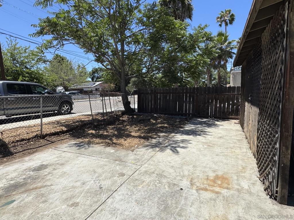 12706 Julian Ave
