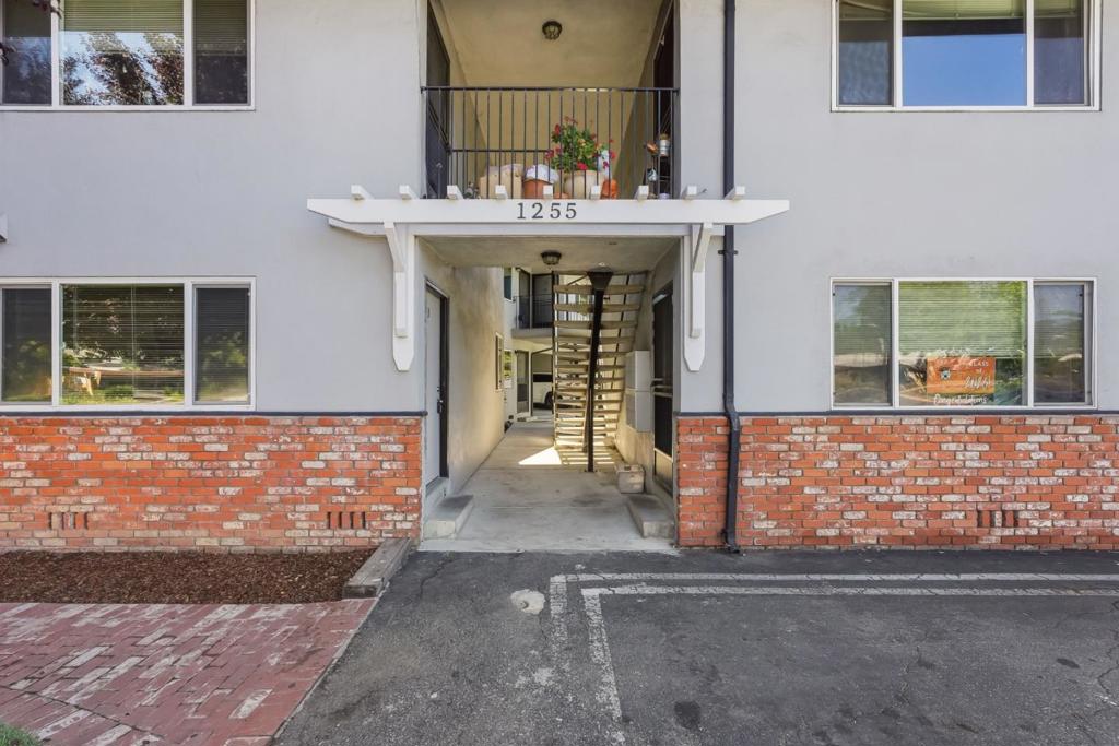 1255 Woodside Road