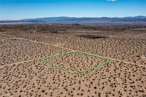 Photo of 0 Sunny Sands, Joshua Tree, CA 92252 (MLS # SW26073655)