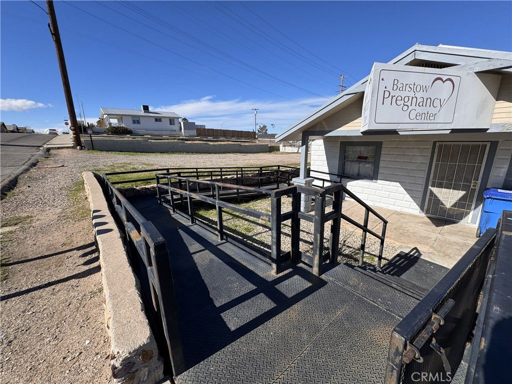 Photo of 521 E Williams Street, Barstow, CA 92311 (MLS # HD26010748)