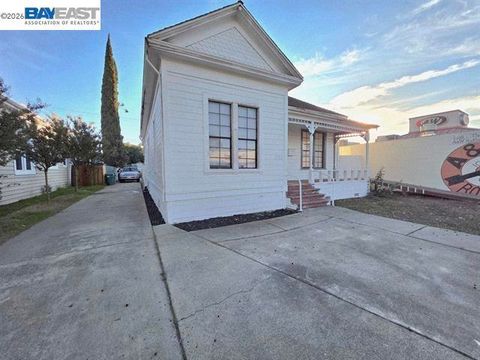 Photo of 220 E Lodi Ave Ave, Lodi, CA 95240 (MLS # 41131462)