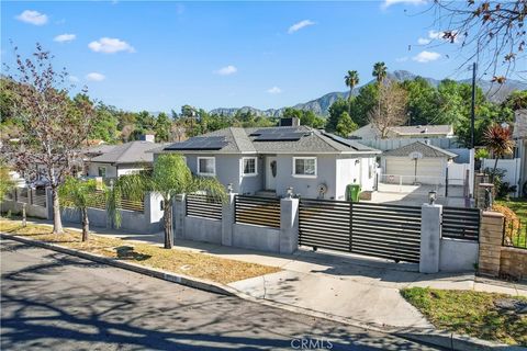 Photo of 11108 Leolang Ave, Sunland, CA 91040 (MLS # SR26029261)